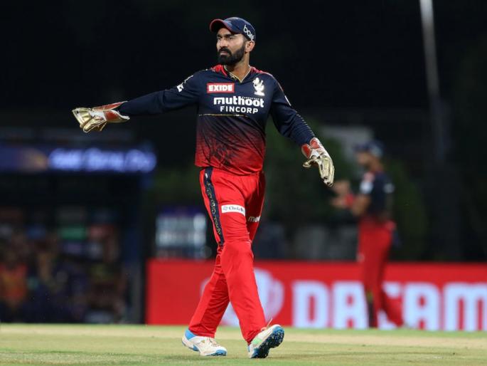 IPL 2022 RR vs RCB : Rajasthan Royals' funny strategy to stop dangerous Royal Challengers Banglore's Dinesh Karthik, See Tweet  | Dinesh Karthik IPL 2022 RR vs RCB : राजस्थान रॉयल्सकडून दिनेश कार्तिकची दिशाभूल करण्याचा प्रयत्न, ते ट्विट तुफान चर्चेत