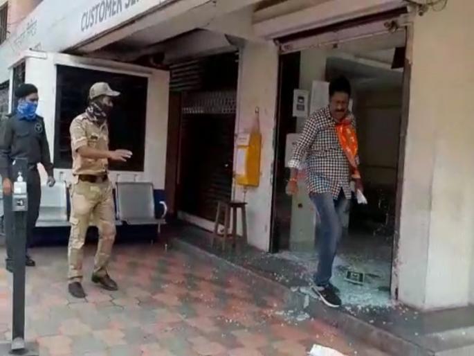 MNS activists in Bhiwandi; Torrent Power's broken offices | भिवंडीत मनसे कार्यकर्त्यांचा खळ्ळ-खट्याक; टोरंट पावरची फोडली कार्यलये MNS activists in Bhiwandi; Torrent Power's broken offices | भिवंडीत मनसे कार्यकर्त्यांचा खळ्ळ-खट्याक; टोरंट पावरची फोडली कार्यलये