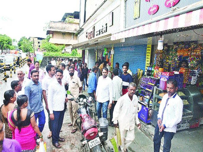 Action on plastic holders | प्लास्टिक बाळगणाऱ्यांवर कारवाई