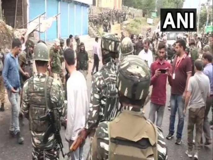 Terrorist attack on patrol vehicle; three terrorists killed; one martyr | गस्ती वाहनावर दहशतवादी हल्ला; तीन दहशतवाद्यांचा खात्मा; एक जवान शहीद Terrorist attack on patrol vehicle; three terrorists killed; one martyr | गस्ती वाहनावर दहशतवादी हल्ला; तीन दहशतवाद्यांचा खात्मा; एक जवान शहीद