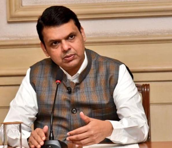 Pawar supports Deshmukh to run the party; Criticism of Devendra Fadnavis | पक्ष चालवायचा म्हणून पवार हे देशमुखांचे समर्थन करतात; देवेंद्र फडणवीस यांची टीका Pawar supports Deshmukh to run the party; Criticism of Devendra Fadnavis | पक्ष चालवायचा म्हणून पवार हे देशमुखांचे समर्थन करतात; देवेंद्र फडणवीस यांची टीका