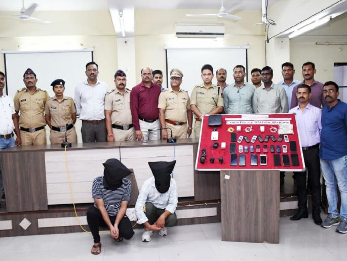 Wardha Police action in Delhi; Call center scam busted, two arrested | वर्धा पोलिसांची दिल्लीत कारवाई; कॉलसेंटरचा गोरखधंदा उधळला, दोघांना अटक Wardha Police action in Delhi; Call center scam busted, two arrested | वर्धा पोलिसांची दिल्लीत कारवाई; कॉलसेंटरचा गोरखधंदा उधळला, दोघांना अटक