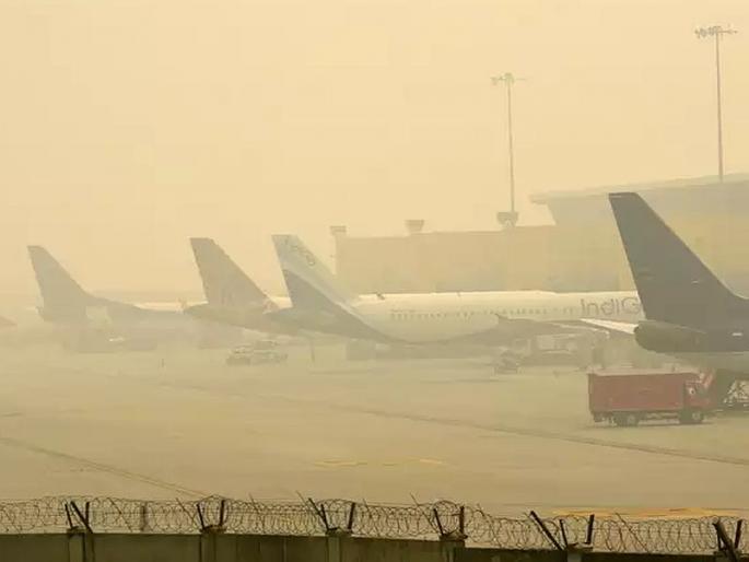 37 flights to Delhi were diverted due to pollution | दिल्लीला येणारी ३७ विमाने प्रदूषणामुळे अन्यत्र वळविली 37 flights to Delhi were diverted due to pollution | दिल्लीला येणारी ३७ विमाने प्रदूषणामुळे अन्यत्र वळविली