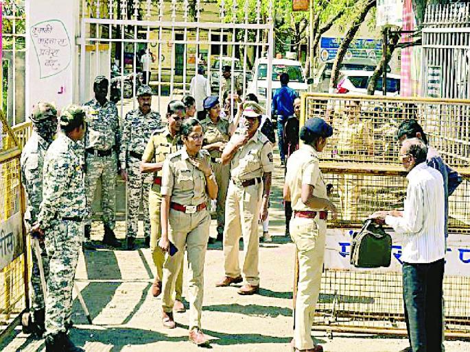 Disabled people strike at Amravati ZP, aggressive posture for various pending demands, Warning of self-immolation | दिव्यांगांनी दिला आत्मदहनाचा इशारा; अमरावतीत खळबळ Disabled people strike at Amravati ZP, aggressive posture for various pending demands, Warning of self-immolation | दिव्यांगांनी दिला आत्मदहनाचा इशारा; अमरावतीत खळबळ