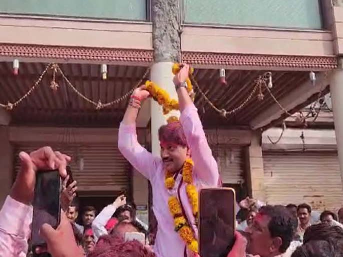 Dhananjay Munde dominates Parli Bazaar Committee; The Pankaja Munde-led panel suffered a crushing defeat | APMC Election: परळीत धनंजय मुंडेंचे वर्चस्व; पंकजा मुंडेंच्या पॅनलचे खातेही नाही उघडले Dhananjay Munde dominates Parli Bazaar Committee; The Pankaja Munde-led panel suffered a crushing defeat | APMC Election: परळीत धनंजय मुंडेंचे वर्चस्व; पंकजा मुंडेंच्या पॅनलचे खातेही नाही उघडले