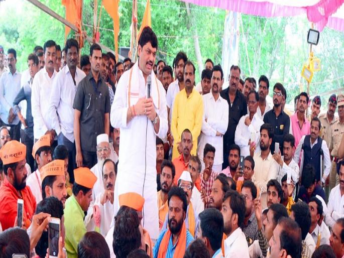 The government does not understand the feelings of maratha community : Dhananjay Munde | मराठा समाजाच्या भावना न समजणारे सरकार बालीश बुध्दीचे : धनंजय मुंडे The government does not understand the feelings of maratha community : Dhananjay Munde | मराठा समाजाच्या भावना न समजणारे सरकार बालीश बुध्दीचे : धनंजय मुंडे