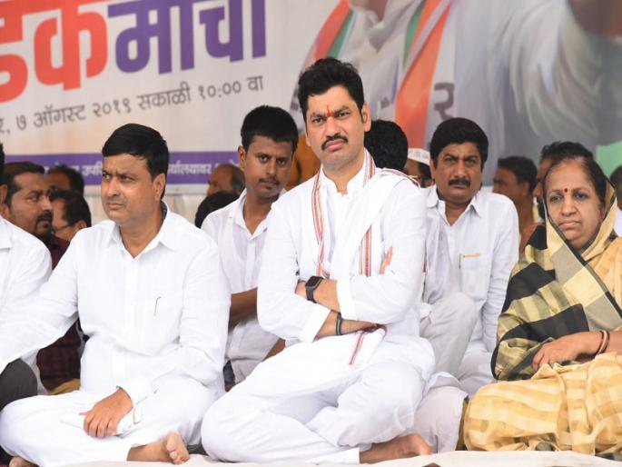 What did Minister Pankaja Munde do to pay for crop insurance, sugarcane bills? The question of Dhananjay Munde | पीक विमा, ऊसाचे पैसे देण्यासाठी मंत्री पंकजा मुंडे यांनी काय केले ? धनंजय मुंडे यांचा सवाल 