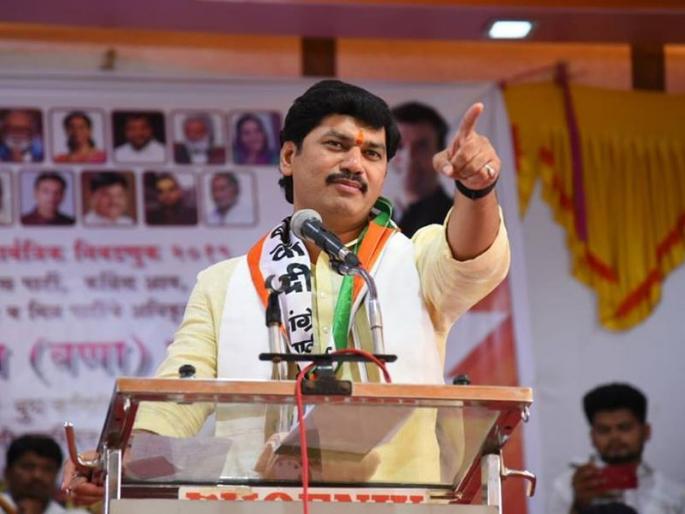Dhananjay munde major critics on pritam munde and pankaja munde | 'पोटी जन्म घेतला की राजकीय प्रश्न कळतातच असं नाही?' बहिणींविरुद्ध भावाचा स्टारप्रचार Dhananjay munde major critics on pritam munde and pankaja munde | 'पोटी जन्म घेतला की राजकीय प्रश्न कळतातच असं नाही?' बहिणींविरुद्ध भावाचा स्टारप्रचार