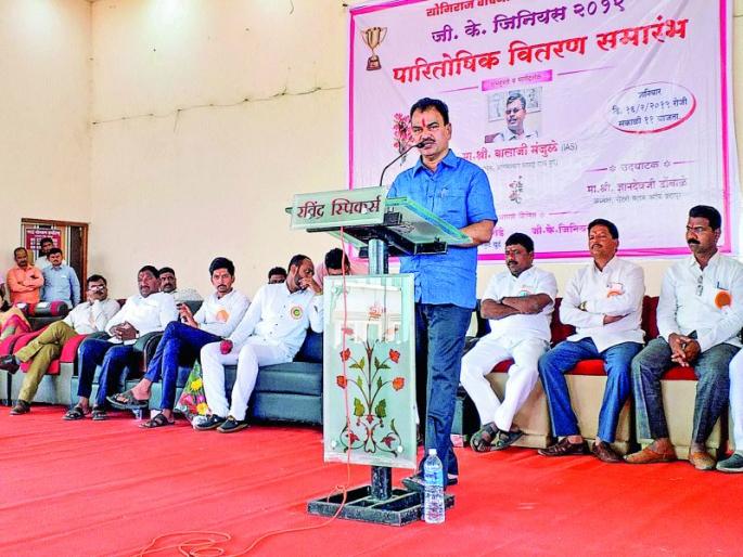 Mirza delivers a dream to the collector's dream, Balaji Manjunya says, 'mother' | आईने दाखविलेल्या स्वप्नामुळे जिल्हाधिकारीपदावर झेप, बालाजी मंजुळेंनी समजावली 'आई' Mirza delivers a dream to the collector's dream, Balaji Manjunya says, 'mother' | आईने दाखविलेल्या स्वप्नामुळे जिल्हाधिकारीपदावर झेप, बालाजी मंजुळेंनी समजावली 'आई'