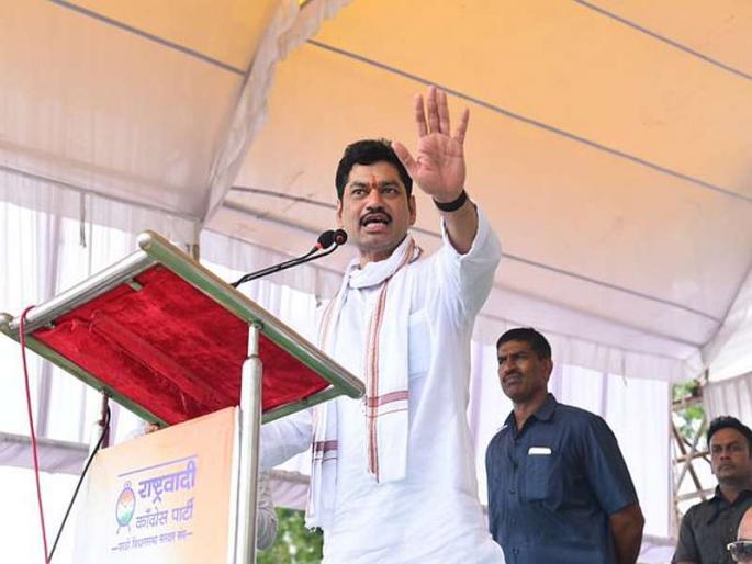 Dhananjay Munde Says 'Pisturao Mahajan', CM should be ashamed of his heart | 'पिस्तुलराव महाजन' म्हणत मुंडे भडकले, मुख्यमंत्र्यांनी जनाची नाही तर... Dhananjay Munde Says 'Pisturao Mahajan', CM should be ashamed of his heart | 'पिस्तुलराव महाजन' म्हणत मुंडे भडकले, मुख्यमंत्र्यांनी जनाची नाही तर...