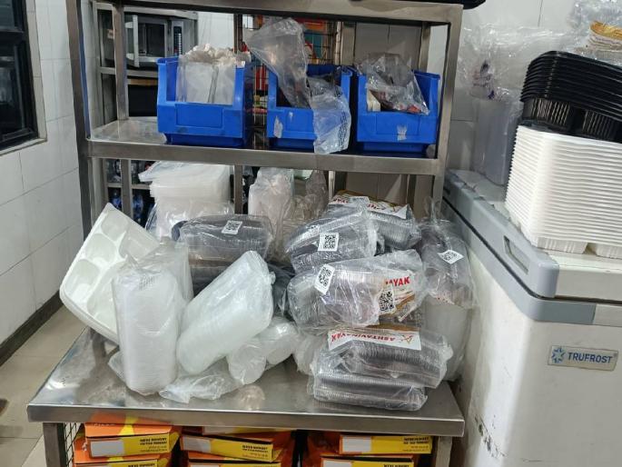 Campaign against traders using plastic Action against 6 people | प्लास्टीकचा वापर करणाऱ्या व्यापाऱ्यांविरोधात मोहीम; ६ जणांवर कारवाई  Campaign against traders using plastic Action against 6 people | प्लास्टीकचा वापर करणाऱ्या व्यापाऱ्यांविरोधात मोहीम; ६ जणांवर कारवाई