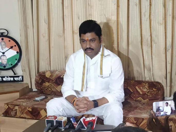 Parali election Results 2019: Dhananjay Munde Vs Pankaja Munde, Maharashtra vidhan sabha election Results 2019 | परळी विधानसभा 2019 निकाल : हाय व्होल्टेज परळी मतदारसंघात धनंजय मुंडेंची आघाडी, पंकजांना पिछाडी Parali election Results 2019: Dhananjay Munde Vs Pankaja Munde, Maharashtra vidhan sabha election Results 2019 | परळी विधानसभा 2019 निकाल : हाय व्होल्टेज परळी मतदारसंघात धनंजय मुंडेंची आघाडी, पंकजांना पिछाडी