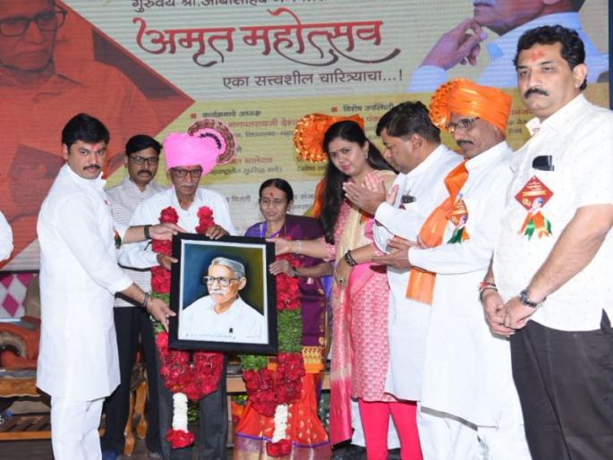 Student determines whether a good or bad marksheet, Dhananjay Munde critics on pankaja | विद्यार्थी चांगला की वाईट हे मार्कशीट ठरवते, धनंजय मुंडेंचा पंकजांना टोला