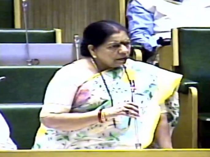MLA Manda Mhatre raised the issue of subway under the flyover at Belapur Fort - Uran Highway. | बेलापूर किल्ला-उरण हायवेवरील अपघाताचे विधीमंडळात पडसाद; भुयारी मार्ग विकसित करण्याची मंदा म्हात्रे यांची मागणी MLA Manda Mhatre raised the issue of subway under the flyover at Belapur Fort - Uran Highway. | बेलापूर किल्ला-उरण हायवेवरील अपघाताचे विधीमंडळात पडसाद; भुयारी मार्ग विकसित करण्याची मंदा म्हात्रे यांची मागणी