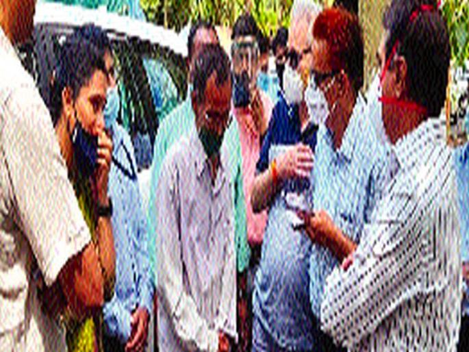 Central team reviews aid distribution; Notice to the Collector | केंद्रीय पथकाने घेतला मदतवाटपाचा आढावा; जिल्हाधिकाऱ्यांना सूचना Central team reviews aid distribution; Notice to the Collector | केंद्रीय पथकाने घेतला मदतवाटपाचा आढावा; जिल्हाधिकाऱ्यांना सूचना