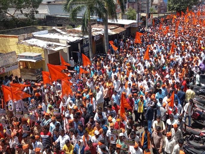Public protest march in Dhule to protest desecration of place of worship | प्रार्थनास्थळ विटंबनेच्या निषेधार्थ धुळ्यात जनआक्रोश मोर्चा Public protest march in Dhule to protest desecration of place of worship | प्रार्थनास्थळ विटंबनेच्या निषेधार्थ धुळ्यात जनआक्रोश मोर्चा