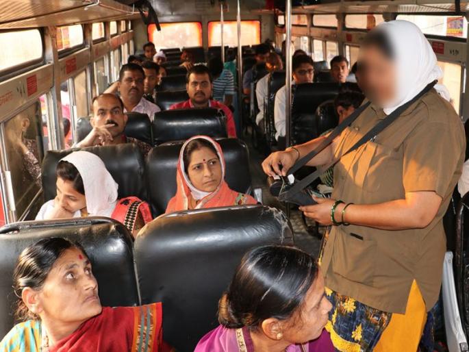 Do not want the conductor's duty | कंडक्टरची ड्यूटी नकोशी वाटते मात्र पोटासाठी नाईलाज Do not want the conductor's duty | कंडक्टरची ड्यूटी नकोशी वाटते मात्र पोटासाठी नाईलाज