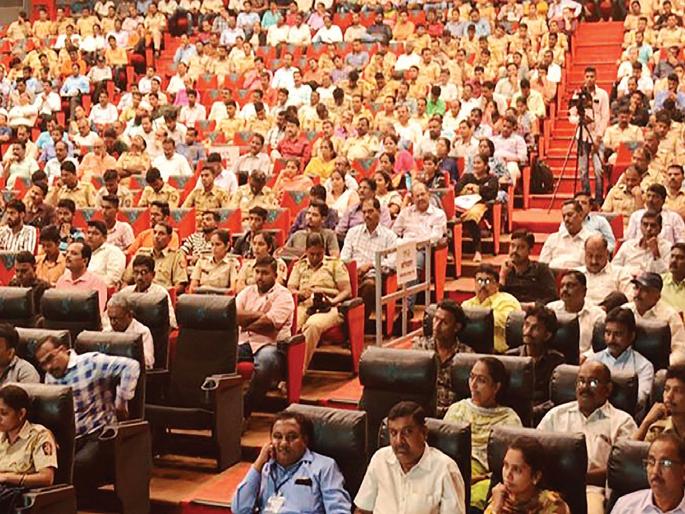 Election work should be transparent, impartial | निवडणुकीचे काम पारदर्शक, नि:पक्षपाती करावे; जिल्हाधिकाऱ्यांचे निर्देश Election work should be transparent, impartial | निवडणुकीचे काम पारदर्शक, नि:पक्षपाती करावे; जिल्हाधिकाऱ्यांचे निर्देश