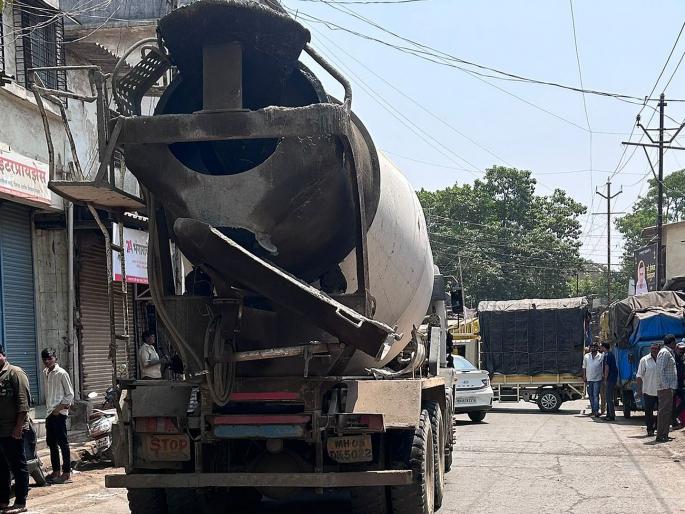 Young woman crushed by dumper in Ulhasnagar; A case has been registered against the driver | उल्हासनगरात डंपरने तरुणीला चिरडले; चालकावर गुन्हा दाखल Young woman crushed by dumper in Ulhasnagar; A case has been registered against the driver | उल्हासनगरात डंपरने तरुणीला चिरडले; चालकावर गुन्हा दाखल