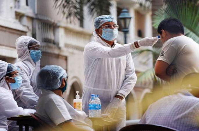 ‘My family is my responsibility’: 430 suspects shifted to hospital | ‘माझे कुटुंब माझी जबाबदारी’ : ४३० संदिग्धांना रुग्णालयात हलविले ‘My family is my responsibility’: 430 suspects shifted to hospital | ‘माझे कुटुंब माझी जबाबदारी’ : ४३० संदिग्धांना रुग्णालयात हलविले