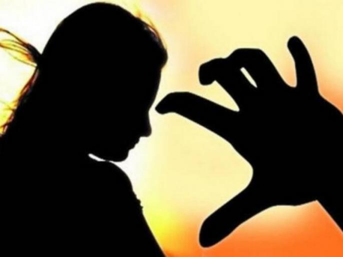 sexual abuse of a woman by a fake doctor in pune | Pune Crime: खोट्या डॉक्टरकडून महिलेवर लैंगिक अत्याचार; अश्लील फोटो, व्हिडिओ व्हायरल करण्याचीही दिली धमकी sexual abuse of a woman by a fake doctor in pune | Pune Crime: खोट्या डॉक्टरकडून महिलेवर लैंगिक अत्याचार; अश्लील फोटो, व्हिडिओ व्हायरल करण्याचीही दिली धमकी