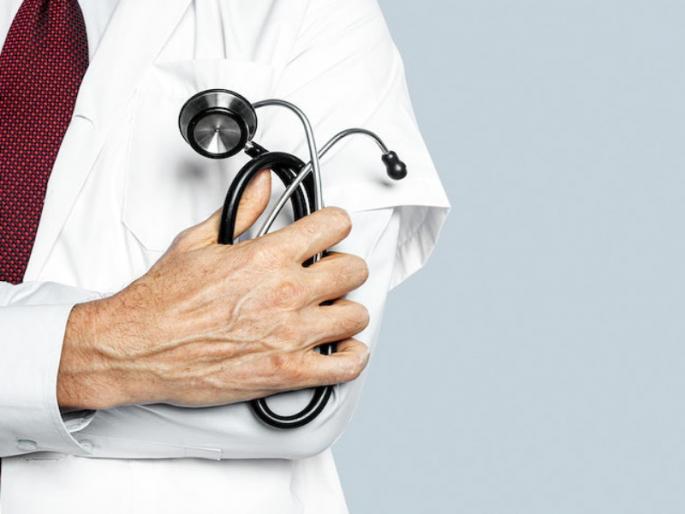 A patient who came for treatment beat up a government doctor Incidents in a village rural hospital | उपचारासाठी आलेल्या रुग्णाची सरकारी डॉक्टरला मारहाण; खेडच्या ग्रामीण रुग्णालयातील घटना A patient who came for treatment beat up a government doctor Incidents in a village rural hospital | उपचारासाठी आलेल्या रुग्णाची सरकारी डॉक्टरला मारहाण; खेडच्या ग्रामीण रुग्णालयातील घटना