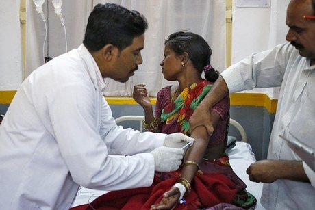 Three years imprisonment if poor patients are not treated | गरीब रुग्णांवर उपचार न केल्यास तीन वर्षांची शिक्षा