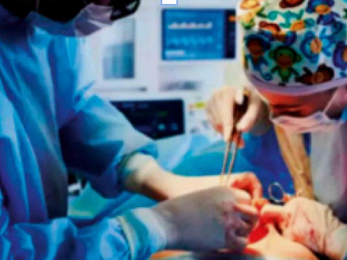 First kidney transplant in the country; AIIMS Doctor's treatment on A seven-year-old boy | देशात प्रथमच किडनीला शरीरात दुसरीकडे केले ट्रान्सप्लांट; एम्सच्या डॉक्टरांची कमाल, सात वर्षांच्या मुलाला जीवदान First kidney transplant in the country; AIIMS Doctor's treatment on A seven-year-old boy | देशात प्रथमच किडनीला शरीरात दुसरीकडे केले ट्रान्सप्लांट; एम्सच्या डॉक्टरांची कमाल, सात वर्षांच्या मुलाला जीवदान