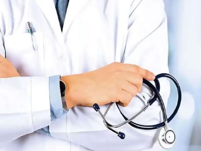 Doctors in Maharashtra who have returned from abroad for medical education, wait for registration number even after results | परदेशातून आलेले डॉक्टर नोंदणी क्रमांकाअभावी ‘सलाईन’वर; महाराष्ट्र वैद्यकीय परिषदेबद्दल नाराजी Doctors in Maharashtra who have returned from abroad for medical education, wait for registration number even after results | परदेशातून आलेले डॉक्टर नोंदणी क्रमांकाअभावी ‘सलाईन’वर; महाराष्ट्र वैद्यकीय परिषदेबद्दल नाराजी