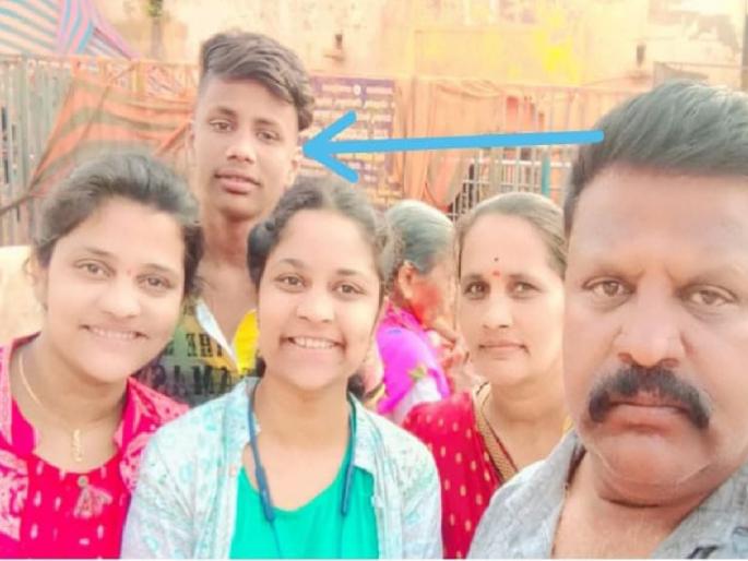 Sneha Chandanwale, the first girl from the Kunkuwale community to become a doctor | Sangli: मिरजेतील स्नेहा ठरली कुंकुंवाले समाजातील पहिली एमबीबीएस डॉक्टर Sneha Chandanwale, the first girl from the Kunkuwale community to become a doctor | Sangli: मिरजेतील स्नेहा ठरली कुंकुंवाले समाजातील पहिली एमबीबीएस डॉक्टर