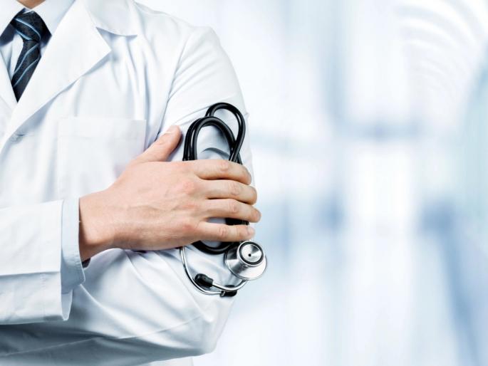 Doctor and friend cheated of Rs 1.5 crore under the lure of investment | गुंतवणुकीच्या आमिषाने डाॅक्टरसह मित्राची दीड कोटीची फसवणूक Doctor and friend cheated of Rs 1.5 crore under the lure of investment | गुंतवणुकीच्या आमिषाने डाॅक्टरसह मित्राची दीड कोटीची फसवणूक
