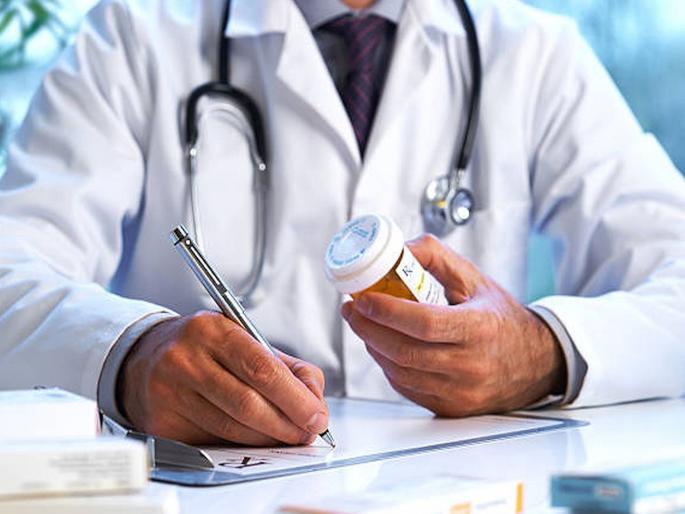 Leave the worry of prescriptions behind, doctors will get lessons in beautiful, curvy handwriting | प्रिस्क्रिप्शनची चिंता आता सोडा, डॉक्टरांना मिळणार सुंदर, वळणदार हस्ताक्षराचे धडे Leave the worry of prescriptions behind, doctors will get lessons in beautiful, curvy handwriting | प्रिस्क्रिप्शनची चिंता आता सोडा, डॉक्टरांना मिळणार सुंदर, वळणदार हस्ताक्षराचे धडे