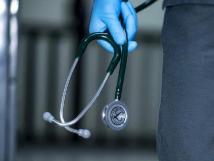 Three girls of medical school took the ragging of six people | मेडिकलच्या तीन मुलींनी घेतली सहा जणांची रॅगिंग; मुली एमडी अभ्यासक्रमाच्या Three girls of medical school took the ragging of six people | मेडिकलच्या तीन मुलींनी घेतली सहा जणांची रॅगिंग; मुली एमडी अभ्यासक्रमाच्या