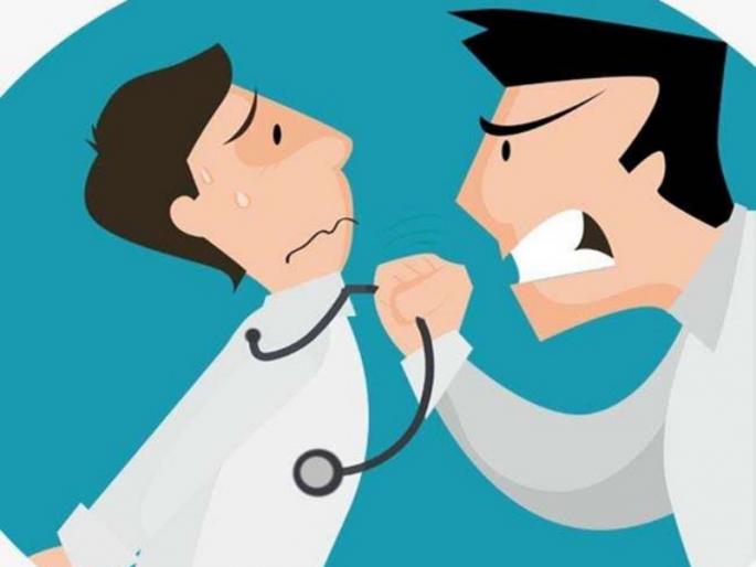 Shocking! The patient died while being taken for treatment, angry relatives beat the doctor | धक्कादायक! रुग्णालयाच्या दारातच झाला मृत्यू, संतप्त नातेवाईकांची डॉक्टरांना मारहाण Shocking! The patient died while being taken for treatment, angry relatives beat the doctor | धक्कादायक! रुग्णालयाच्या दारातच झाला मृत्यू, संतप्त नातेवाईकांची डॉक्टरांना मारहाण