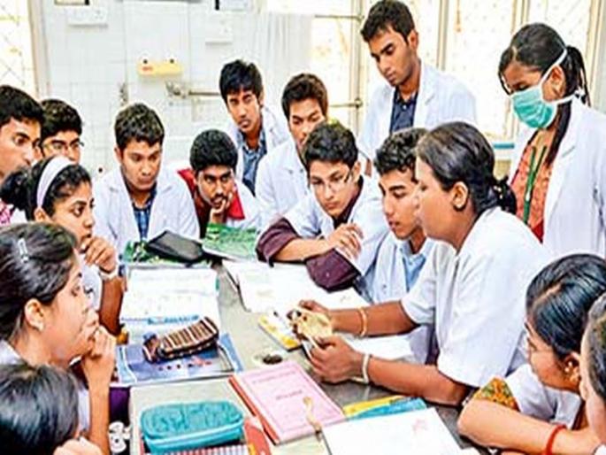 Patient life with doctors is stressful | डॉक्टरांसह रुग्णांचे जीवन तणावपूर्ण Patient life with doctors is stressful | डॉक्टरांसह रुग्णांचे जीवन तणावपूर्ण