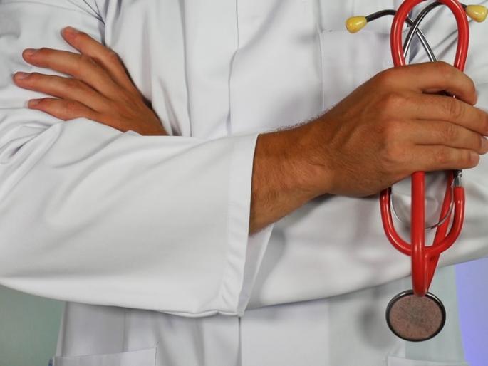 CoronaVirus: Niranjan Davkhare demands equal pay for doctors | CoronaVirus : डॉक्टरांना समान वेतन देण्याची निरंजन डावखरे यांची मागणी CoronaVirus: Niranjan Davkhare demands equal pay for doctors | CoronaVirus : डॉक्टरांना समान वेतन देण्याची निरंजन डावखरे यांची मागणी