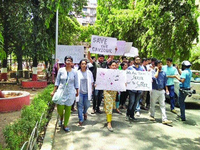 J.J. At the hospital, 2 resident doctors beat up | जे.जे. रुग्णालयात २ निवासी डॉक्टरांना मारहाण J.J. At the hospital, 2 resident doctors beat up | जे.जे. रुग्णालयात २ निवासी डॉक्टरांना मारहाण