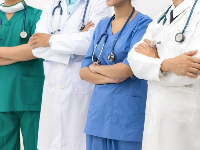 Temporary doctors in the state preparing to go on strike | राज्यातील अस्थायी डॉक्टर संपावर जाण्याच्या तयारीत Temporary doctors in the state preparing to go on strike | राज्यातील अस्थायी डॉक्टर संपावर जाण्याच्या तयारीत