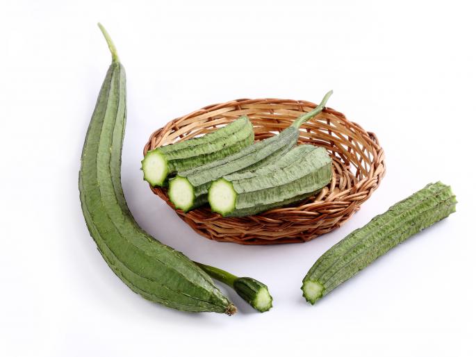 Food: Dodka means ridge gourd peel chutney, tasty and yummy | दोडक्याच्या सालांची खमंग चटणी! दोडक्याची साले असतात पौष्टिक, ती फेकायची कशाला?