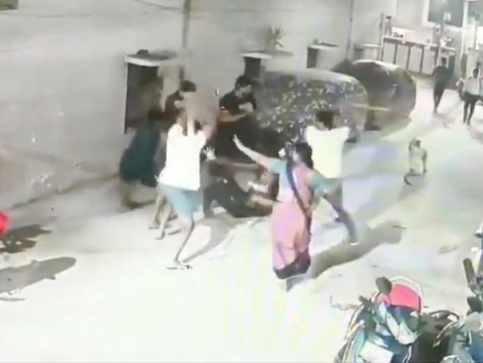 Dog and Pet Parent Attacked With Sticks By Neighbour In hyderabad | VIDEO: पाळीव कुत्र्यावरुन शेजाऱ्याशी वाद; पती-पत्नीला लाठ्या-काठ्यांनी बेदम मारहाण