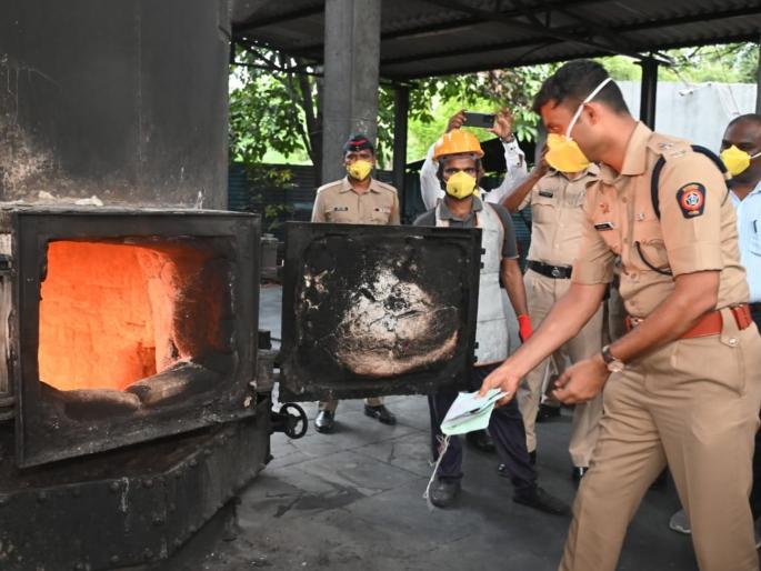 Chandrapur police destroyed 54 kg of drug stock | चंद्रपूर पोलिसांनी केला ५४ किलो अमली पदार्थांचा साठा नष्ट Chandrapur police destroyed 54 kg of drug stock | चंद्रपूर पोलिसांनी केला ५४ किलो अमली पदार्थांचा साठा नष्ट