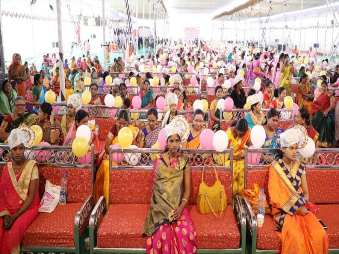 world record of baby showering of 203 pregnant women in Beed | ओटी भरण आज कौतुकाचे; बीडमध्ये २०३ गर्भवतींचे सामुहिक डोहाळे जेवण