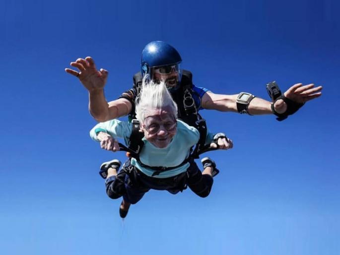 Dorothy Hoffner 104 years oldest skydiver dies days after breaking the world record | 104 वर्षीय महिला स्कायडायव्हरचे निधन, काही दिवसांपूर्वीच केला होता वर्ल्ड रेकॉर्ड Dorothy Hoffner 104 years oldest skydiver dies days after breaking the world record | 104 वर्षीय महिला स्कायडायव्हरचे निधन, काही दिवसांपूर्वीच केला होता वर्ल्ड रेकॉर्ड