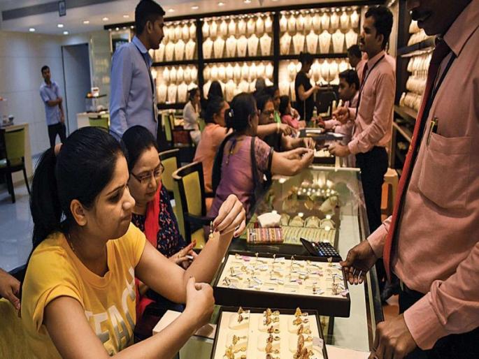 Saraf Bazaar has claimed that there will be record breaking gold purchases in the coming Dussehra and Diwali. | Gold-Silver Rate: घ्यायचं तर आताच घ्या, दिवाळीत बोनसही पुरणार नाही; यंदा रेकॉर्ड ब्रेक सोन्याची खरेदी होणार! Saraf Bazaar has claimed that there will be record breaking gold purchases in the coming Dussehra and Diwali. | Gold-Silver Rate: घ्यायचं तर आताच घ्या, दिवाळीत बोनसही पुरणार नाही; यंदा रेकॉर्ड ब्रेक सोन्याची खरेदी होणार!