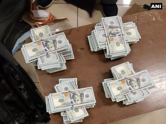 One arrested with a cash of Rs 1 crore at the Mumbai International Airport | मुंबई आंतरराष्ट्रीय विमानतळावर 1 कोटींच्या रोकडसह एकाला अटक One arrested with a cash of Rs 1 crore at the Mumbai International Airport | मुंबई आंतरराष्ट्रीय विमानतळावर 1 कोटींच्या रोकडसह एकाला अटक