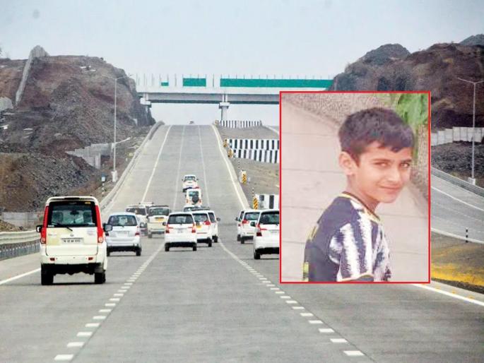 Car accident on Samruddhi Mahamarga, boy killed; Parents and sister seriously injured | समृद्धी महामार्गावर कारचा अपघात, मुलगा ठार; आई -वडिलांसह बहीण गंभीर जखमी Car accident on Samruddhi Mahamarga, boy killed; Parents and sister seriously injured | समृद्धी महामार्गावर कारचा अपघात, मुलगा ठार; आई -वडिलांसह बहीण गंभीर जखमी