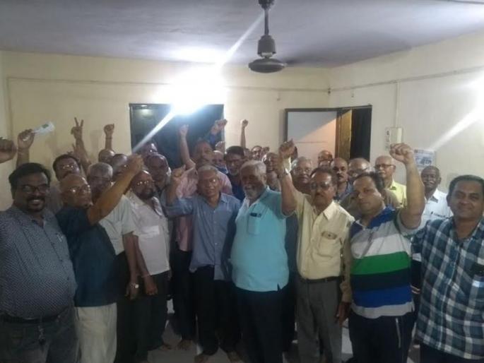 Residents of MIDC area protest against property taxes | डोंबिवलीत मालमत्ताकराची अव्वाच्या सव्वा बिले, दडपशाहीविरोधात एमआयडीसी परिसरातील रहिवाशांचा ठराव Residents of MIDC area protest against property taxes | डोंबिवलीत मालमत्ताकराची अव्वाच्या सव्वा बिले, दडपशाहीविरोधात एमआयडीसी परिसरातील रहिवाशांचा ठराव