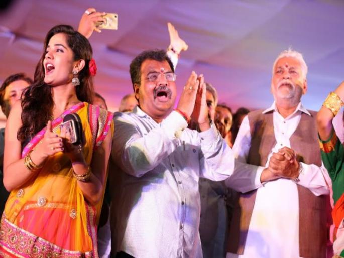 Dombivlikar's jolton and look at Bharavla-Bhavalawo - Rupa | डोंबिवलीकरांचा जल्लोष अन् देशप्रेम बघुन भारावलो- रुपाला  Dombivlikar's jolton and look at Bharavla-Bhavalawo - Rupa | डोंबिवलीकरांचा जल्लोष अन् देशप्रेम बघुन भारावलो- रुपाला