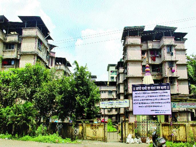 Maharashtra Vidhan sabha 2019:  Water first, then ask for votes, banner in Dombivali's Doslepada | Vidhan sabha 2019 : आधी पाणी द्या, नंतर मत मागा, डोंबिवलीच्या देसलेपाड्यात बॅनर Maharashtra Vidhan sabha 2019:  Water first, then ask for votes, banner in Dombivali's Doslepada | Vidhan sabha 2019 : आधी पाणी द्या, नंतर मत मागा, डोंबिवलीच्या देसलेपाड्यात बॅनर