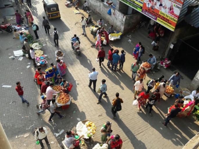 Maghi Ganoshotsav on the streets of Dombivli, rubbing of officials from opposition parties | माघी गणोशोत्सव डोंबिवलीतील फेरीवाल्यांच्या पथ्यावर, विरोधीपक्षनेत्यांकडून अधिका-यांची खरडपट्टी Maghi Ganoshotsav on the streets of Dombivli, rubbing of officials from opposition parties | माघी गणोशोत्सव डोंबिवलीतील फेरीवाल्यांच्या पथ्यावर, विरोधीपक्षनेत्यांकडून अधिका-यांची खरडपट्टी